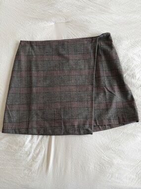 Old Navy Plaid Mini Skirt in Charcoal and Mauve